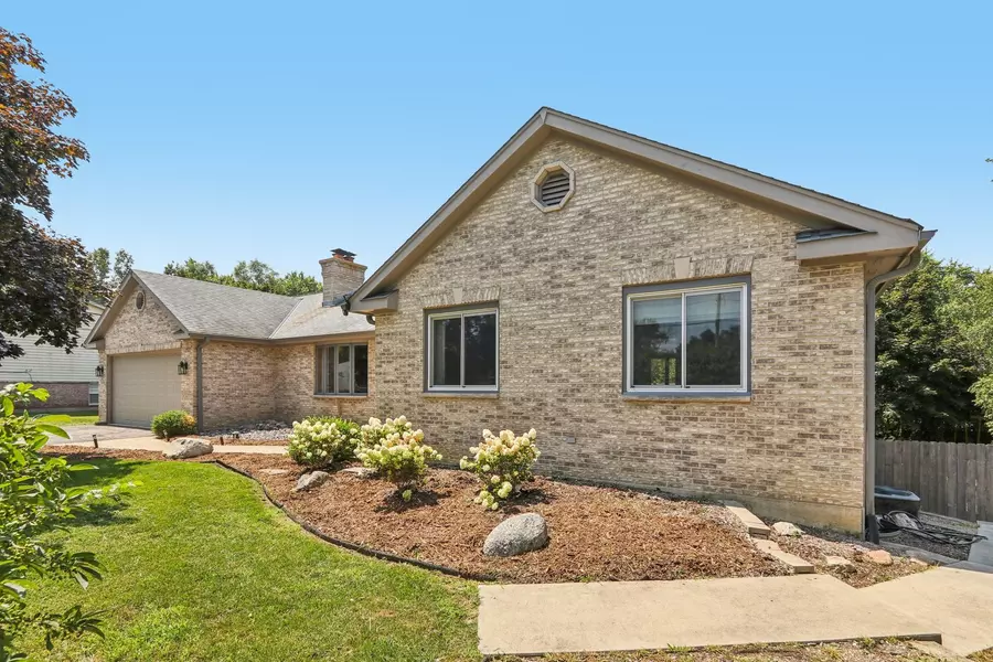 12122 220th AVE, Bristol, WI 53104