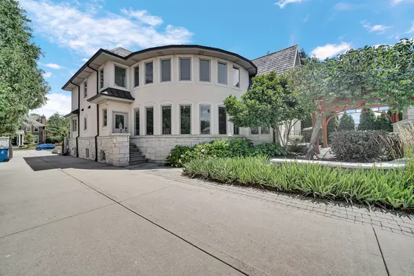 Hinsdale, IL 60521,932 S Grant ST