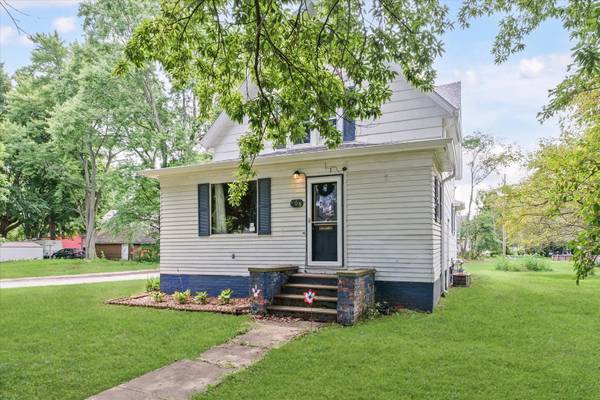 408 N Henson RD, Villa Grove, IL 61956