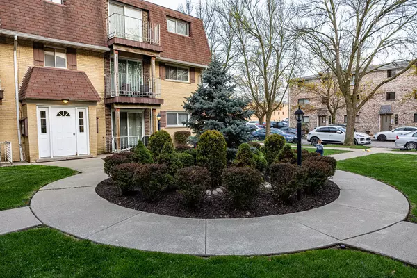 Chicago, IL 60656,8538 W Catherine AVE #4N