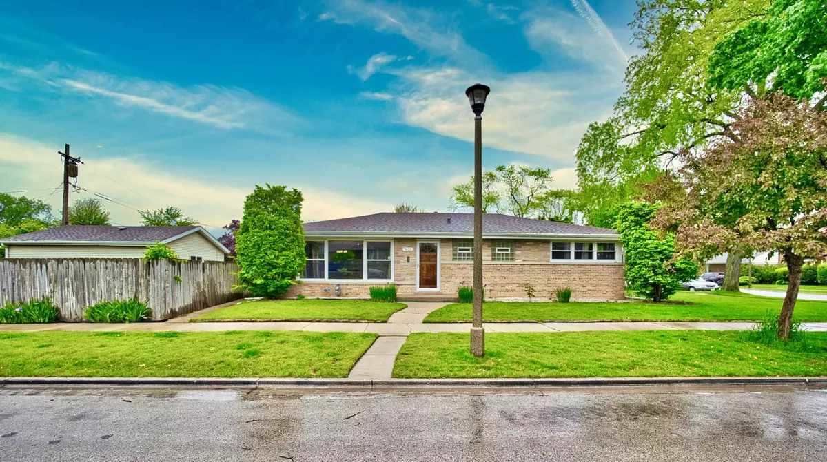 Skokie, IL 60076,7625 N Karlov AVE