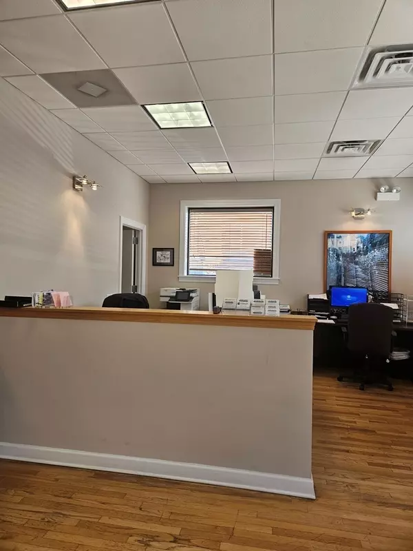 Chicago, IL 60641,4220 W Montrose AVE