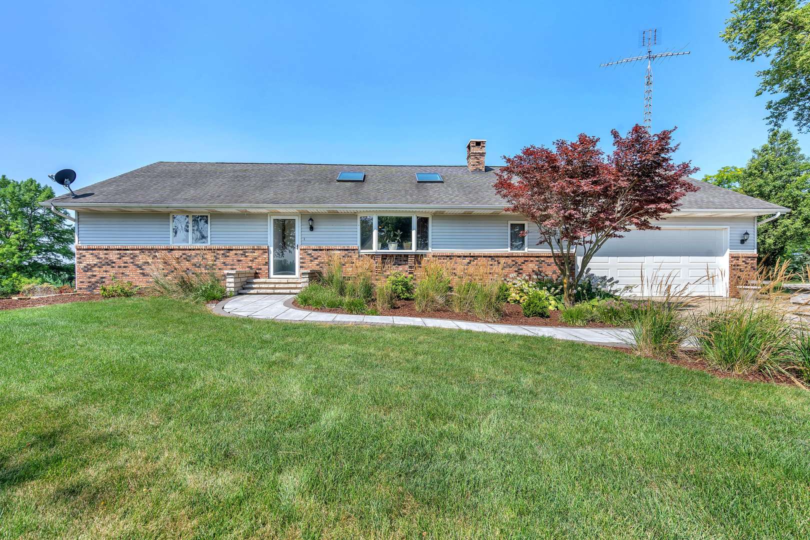9829 N 2700 East RD, Forrest, IL 61741