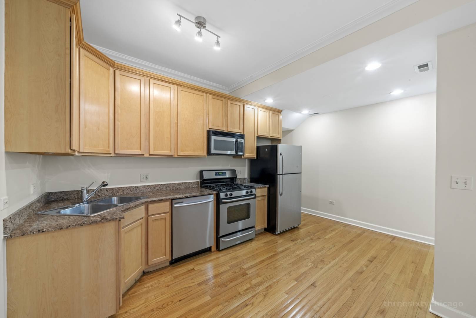 Chicago, IL 60614,2124 N Hudson AVE #104