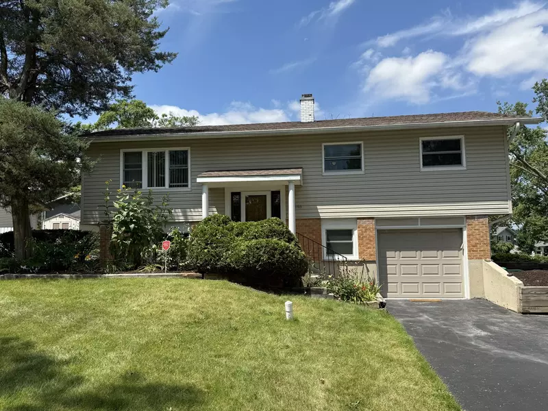 2S546 LLOYD AVE, Lombard, IL 60148