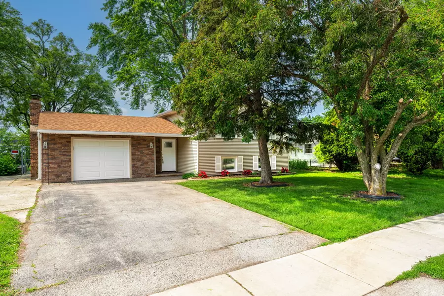 337 E Briarcliff RD, Bolingbrook, IL 60440