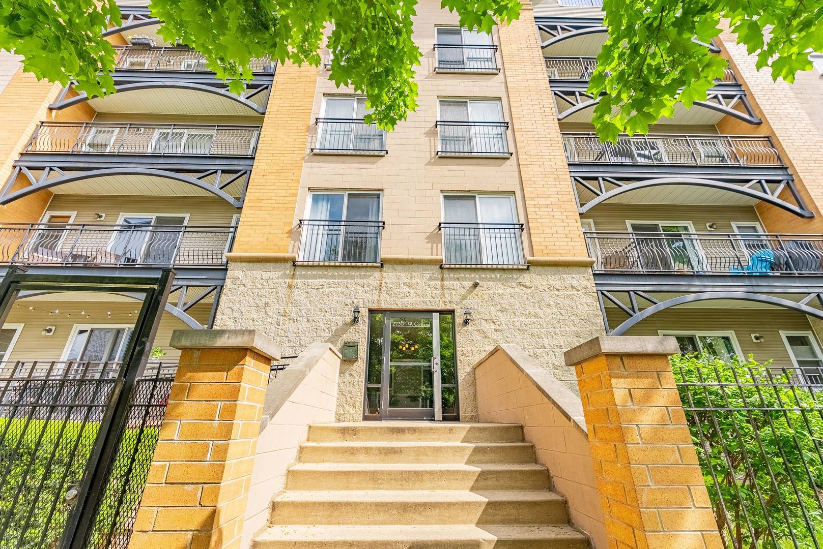 2720 W Cortland ST #102, Chicago, IL 60647