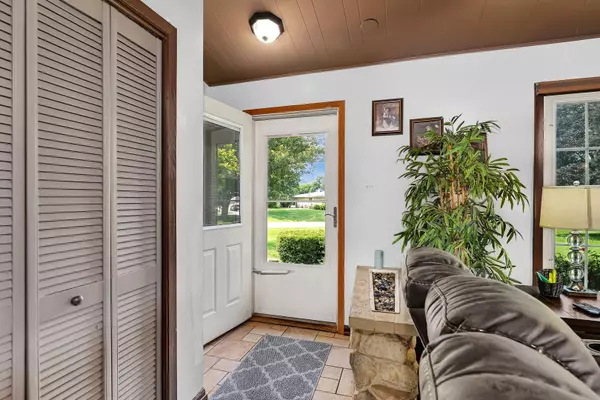 Lemont, IL 60439,20W260 Meadow LN