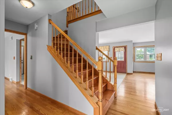 West Chicago, IL 60185,433 Virgie PL