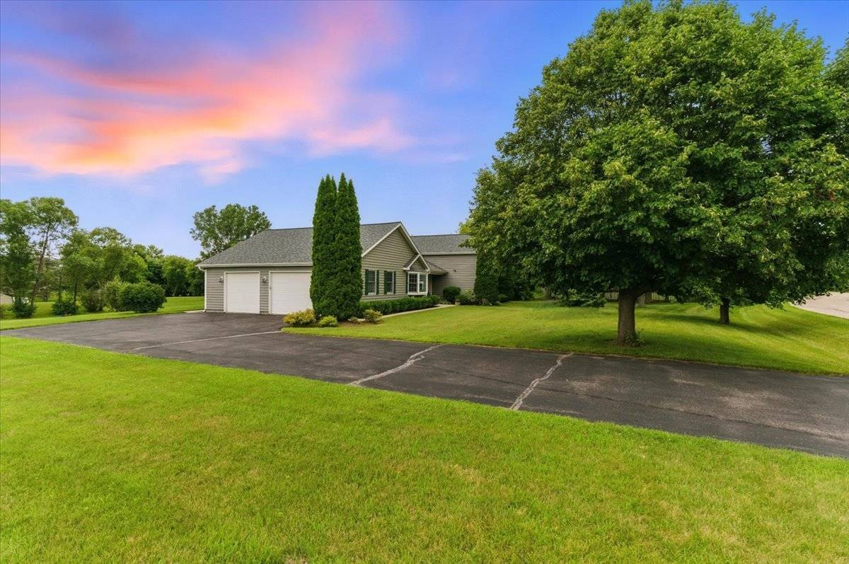 Spring Grove, IL 60081,2411 S Hidden TRL
