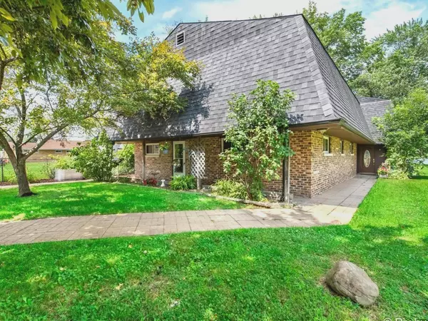 Mchenry, IL 60051,1423 N River RD