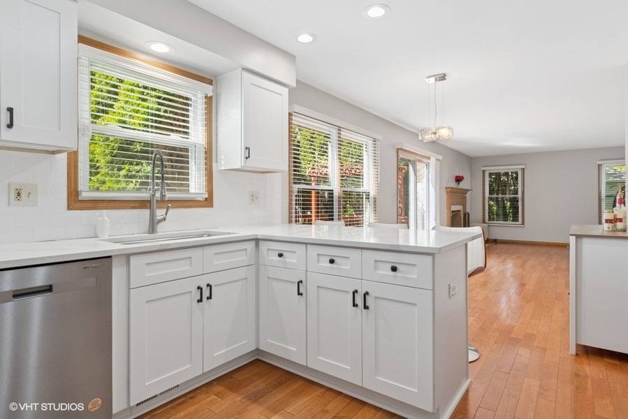 Naperville, IL 60563,970 E Amberwood CIR