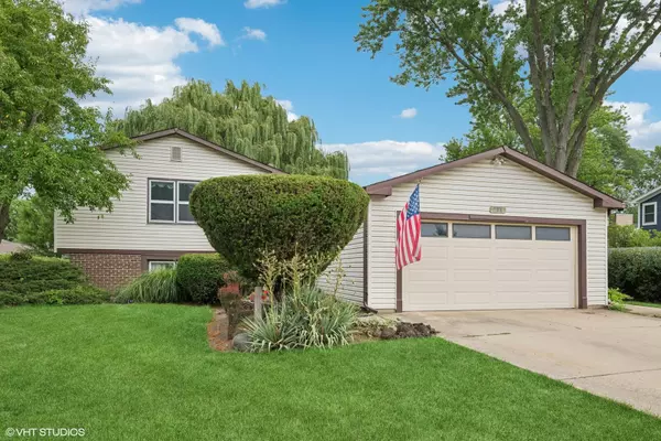 204 E Cedarwood CT, Palatine, IL 60067