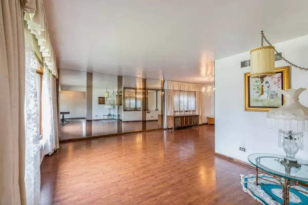 South Holland, IL 60473,848 E 150th PL