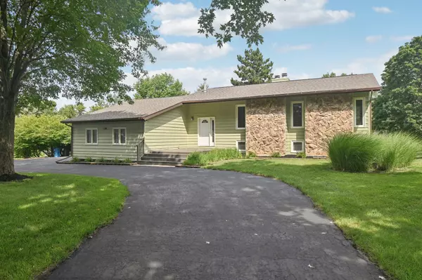 38W608 Sunvale DR, Elgin, IL 60124