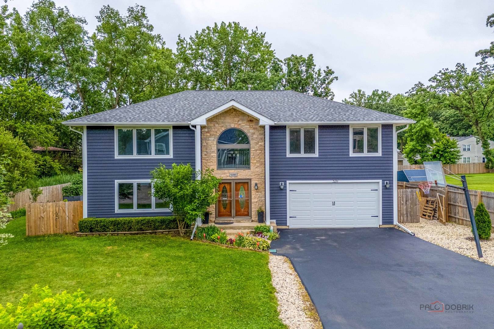 520 Quassey AVE, Lake Bluff, IL 60044