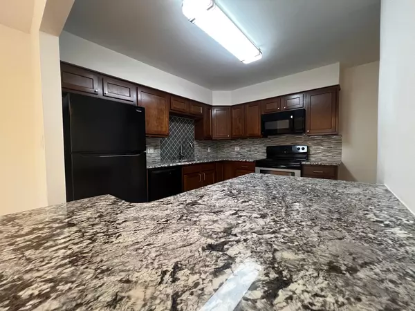 Skokie, IL 60077,8230 N ELMWOOD ST #405