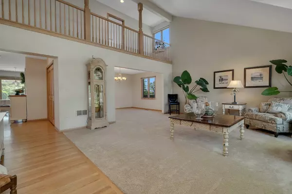 Woodridge, IL 60517,2033 Westbury DR