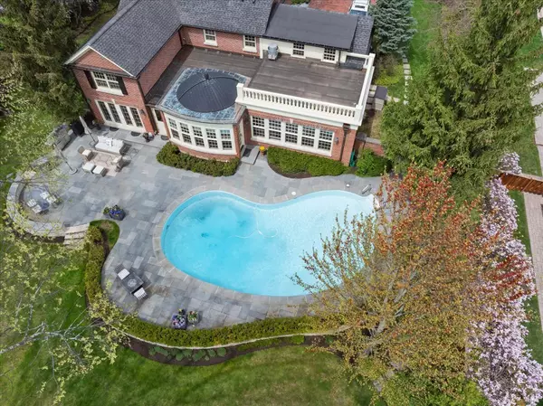 Winnetka, IL 60093,1300 Hackberry LN