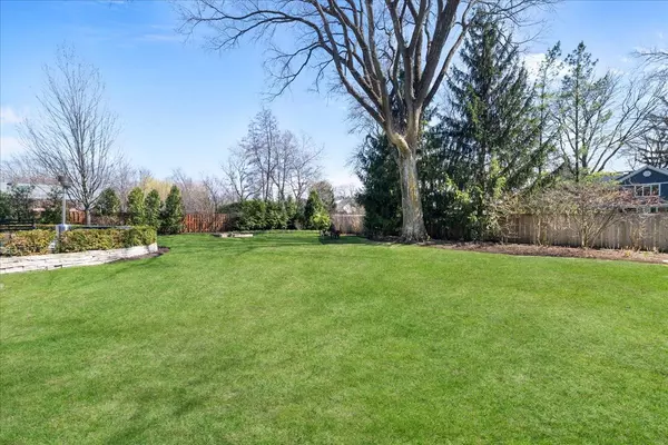 Winnetka, IL 60093,1300 Hackberry LN