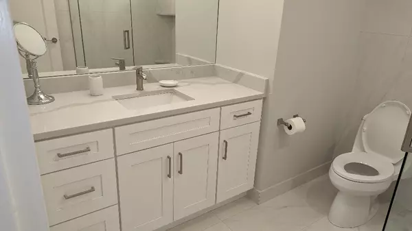 Chicago, IL 60611,505 N Lake Shore DR #1006