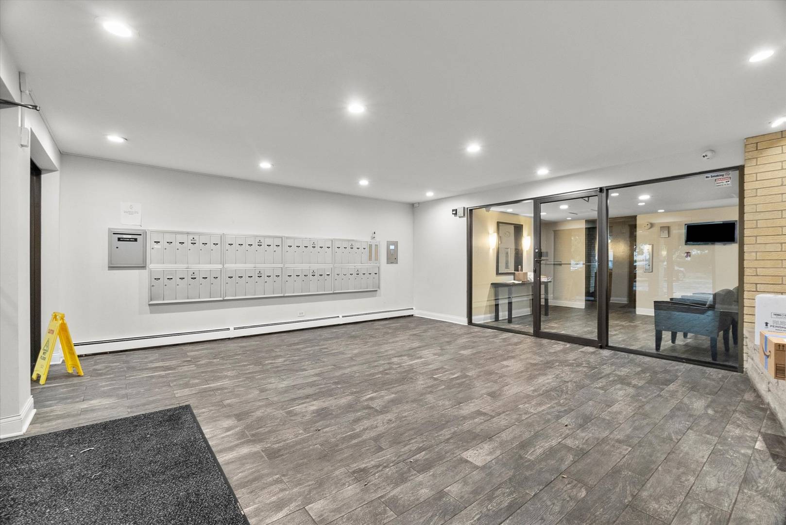 Indian Head Park, IL 60525,7221 Wolf RD #405B