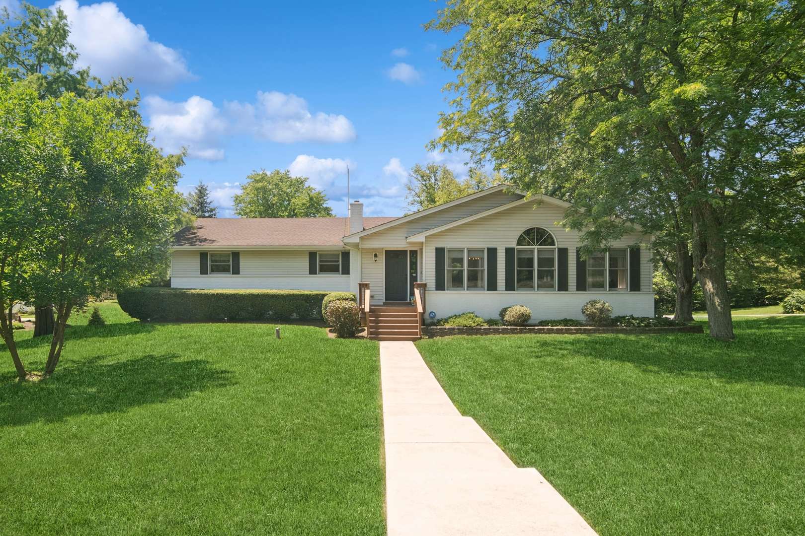 1202 Prairie AVE, Barrington, IL 60010