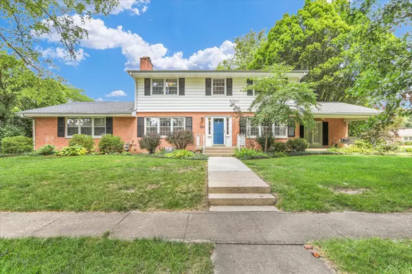 1202 Foothill DR, Champaign, IL 61821