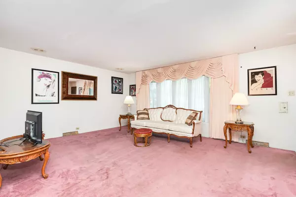 Calumet City, IL 60409,615 Hoxie AVE