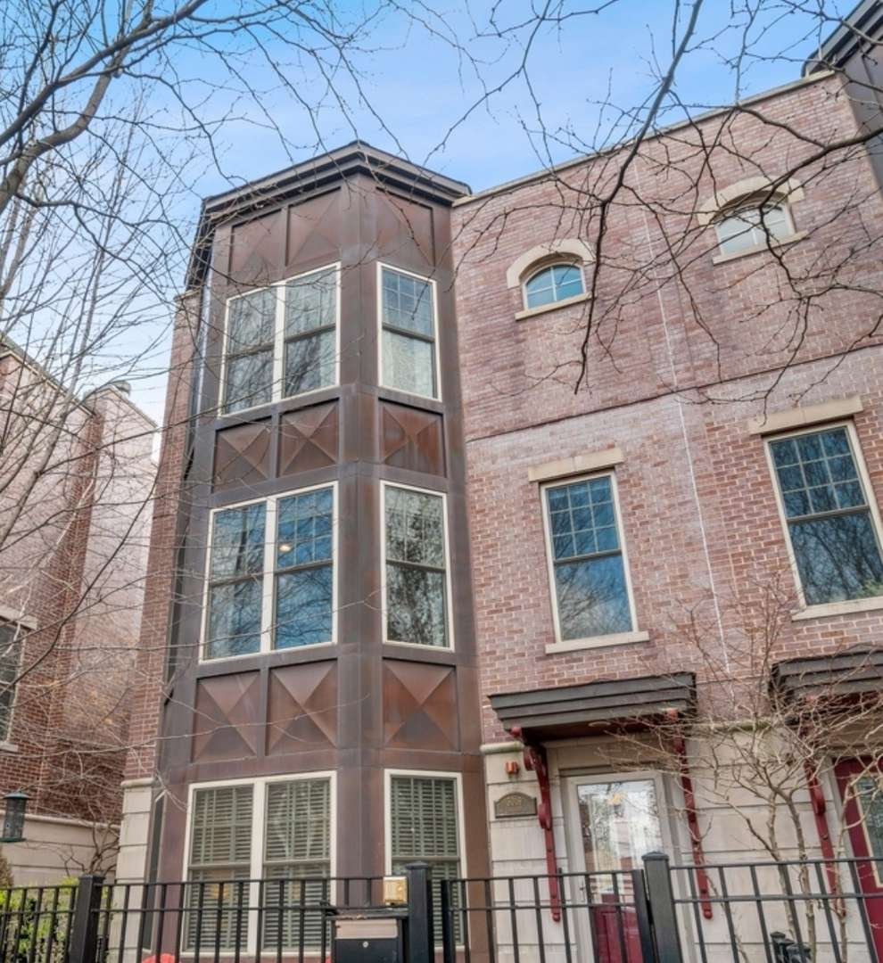 3019 W CORNELIA AVE, Chicago, IL 60618
