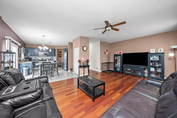 Joliet, IL 60431,615 Silver Leaf DR