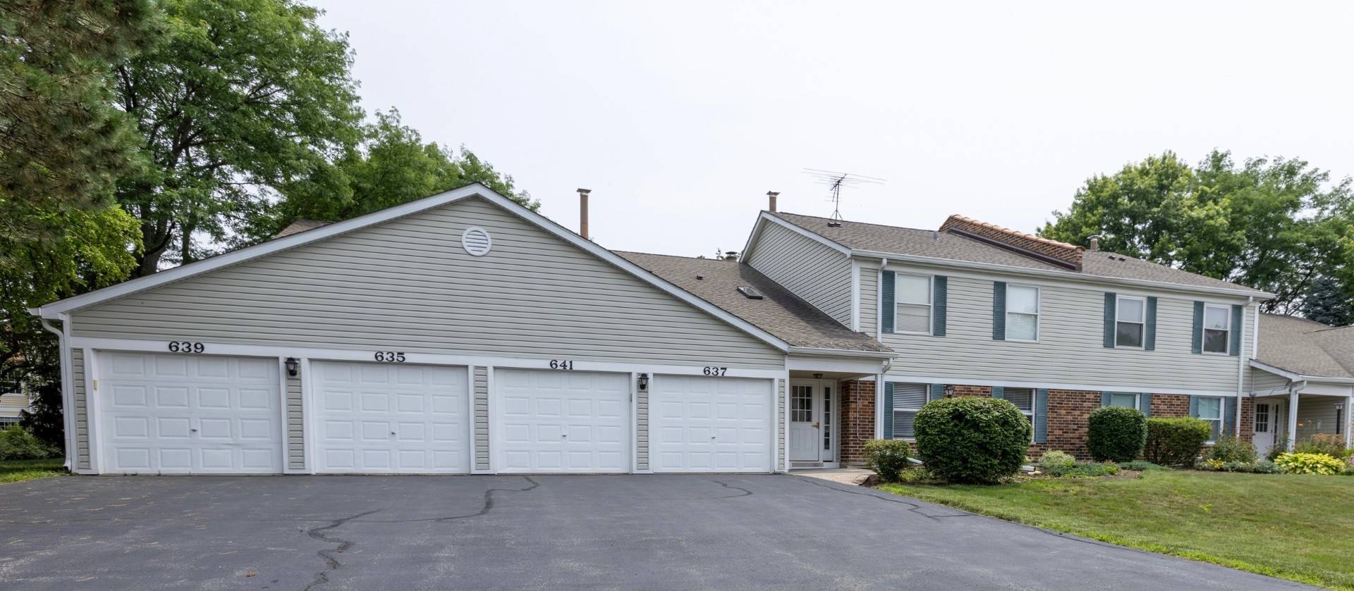 Palatine, IL 60067,635 N Deer Run DR #635