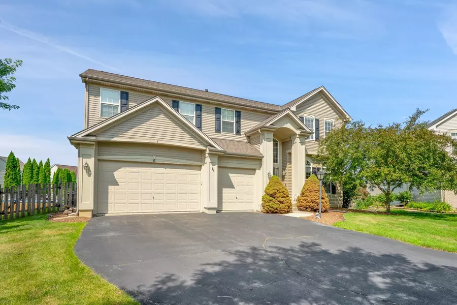6 Greyshire CT, Algonquin, IL 60102