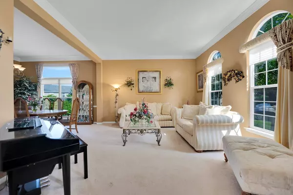 Algonquin, IL 60102,6 Greyshire CT