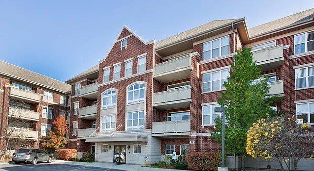 77 N Quentin RD #202, Palatine, IL 60067