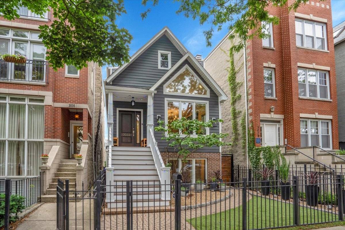 3033 N Seminary AVE, Chicago, IL 60657