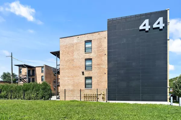 323 E 44th ST #GW, Chicago, IL 60653