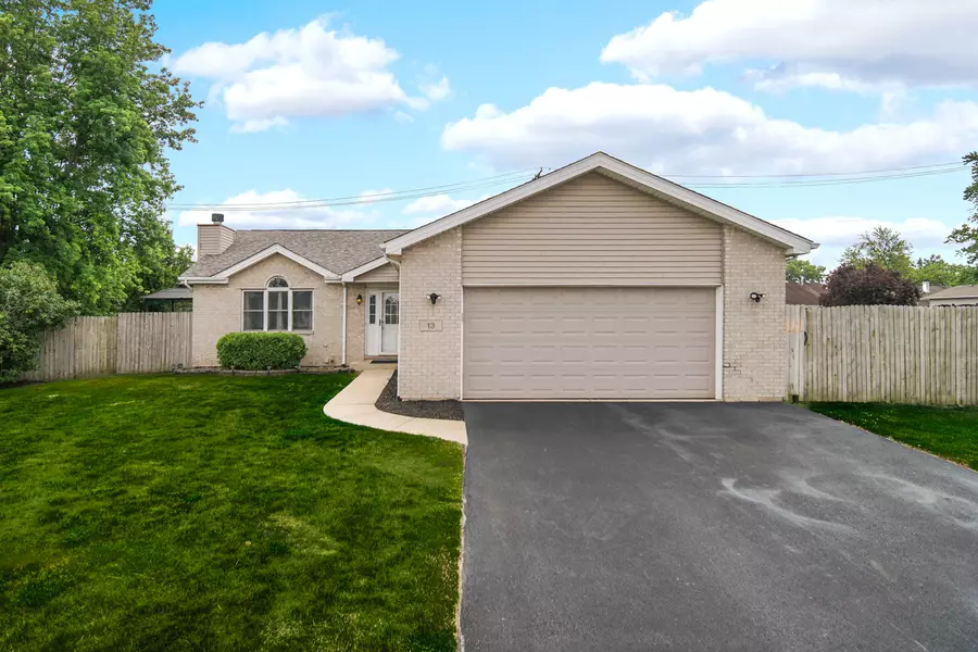 13 Sunset CT, Steger, IL 60475
