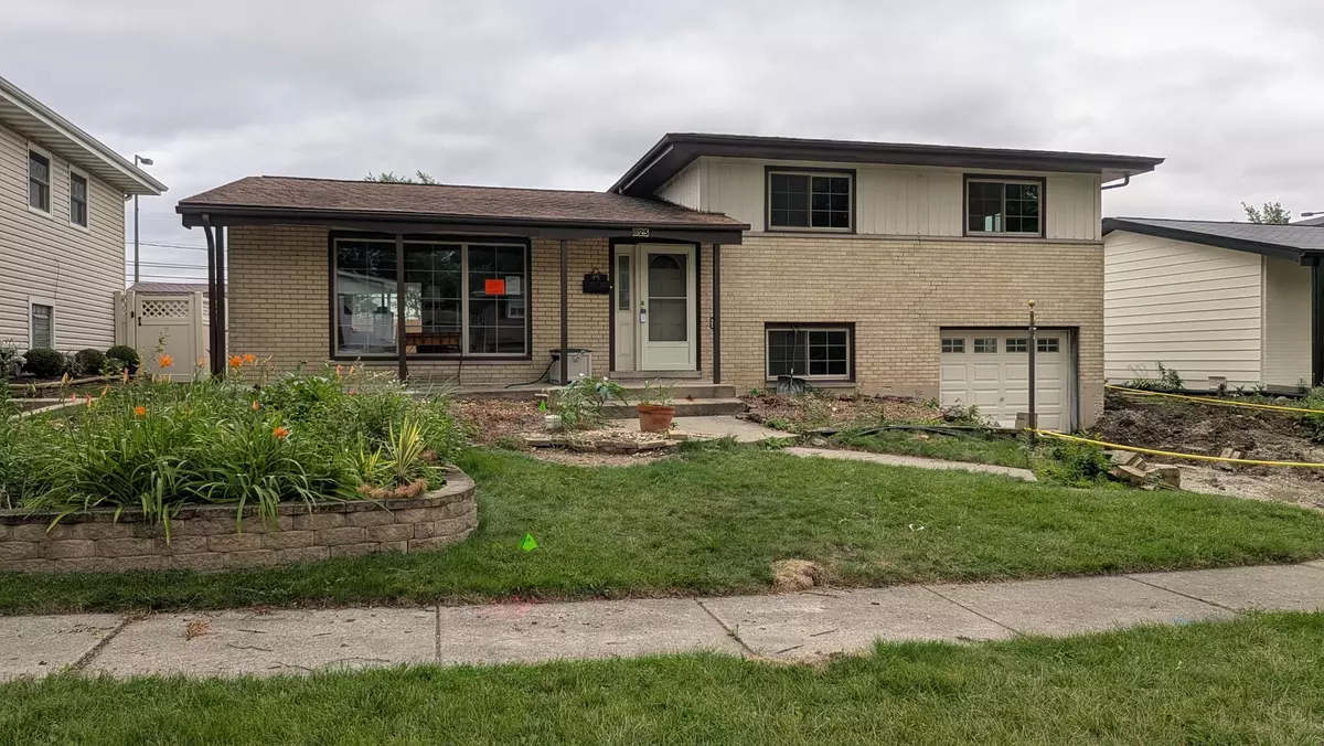Lombard, IL 60148,825 S School ST