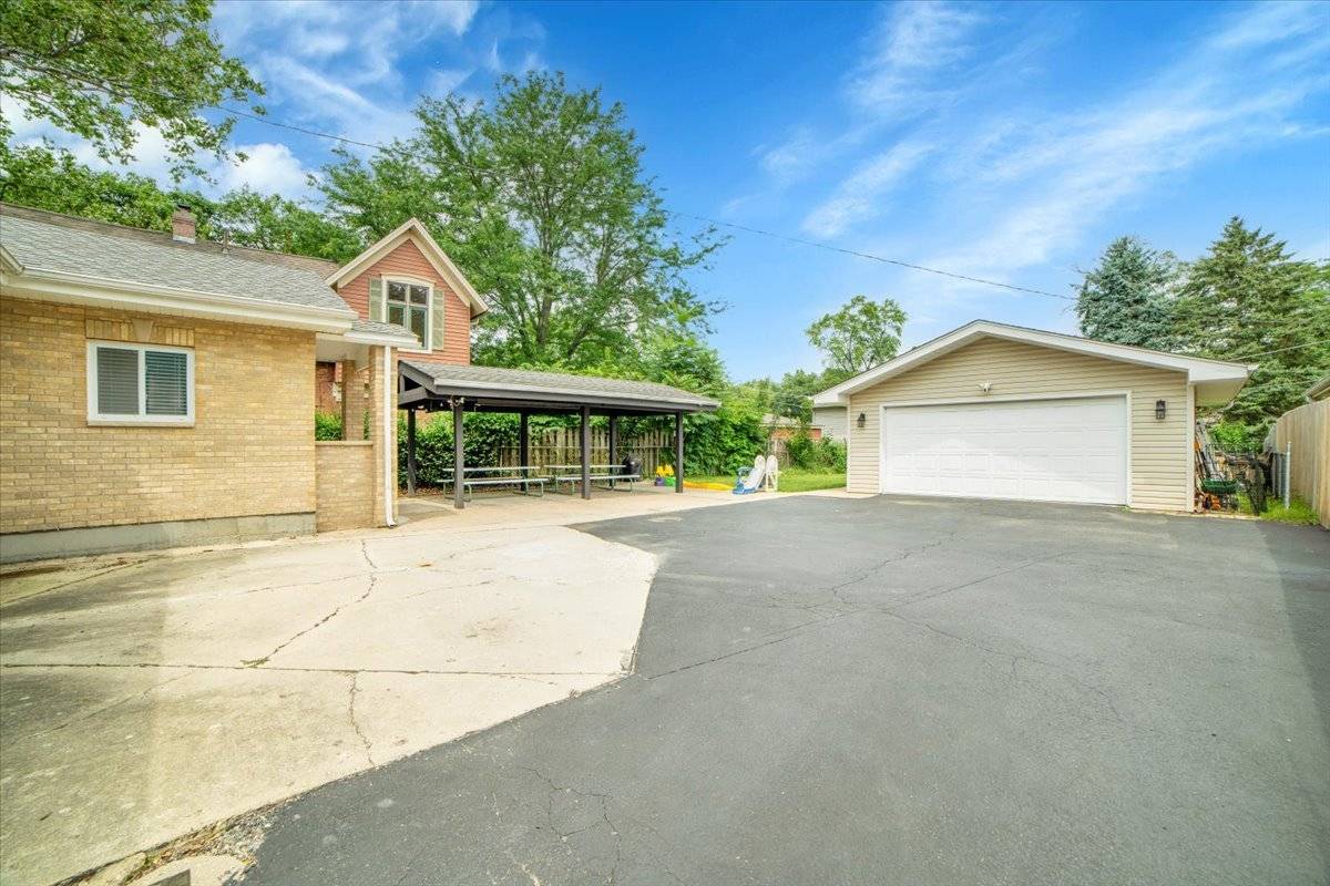 West Chicago, IL 60185,209 E Blair ST