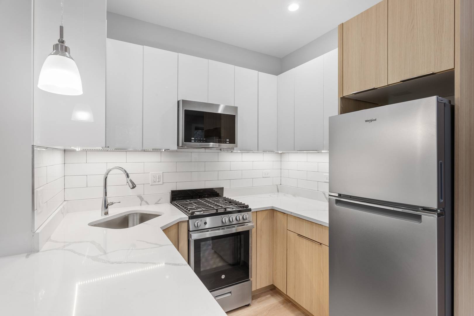 Chicago, IL 60626,7501 N Eastlake TER #2