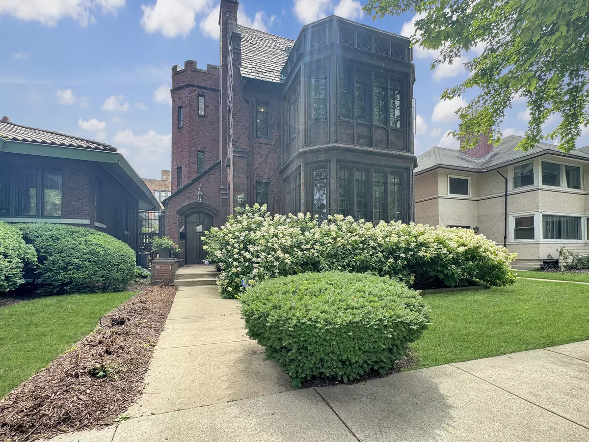 Chicago, IL 60649,6909 S Chappel AVE