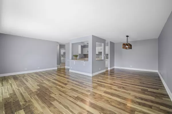 Arlington Heights, IL 60005,1615 E Central RD #417C