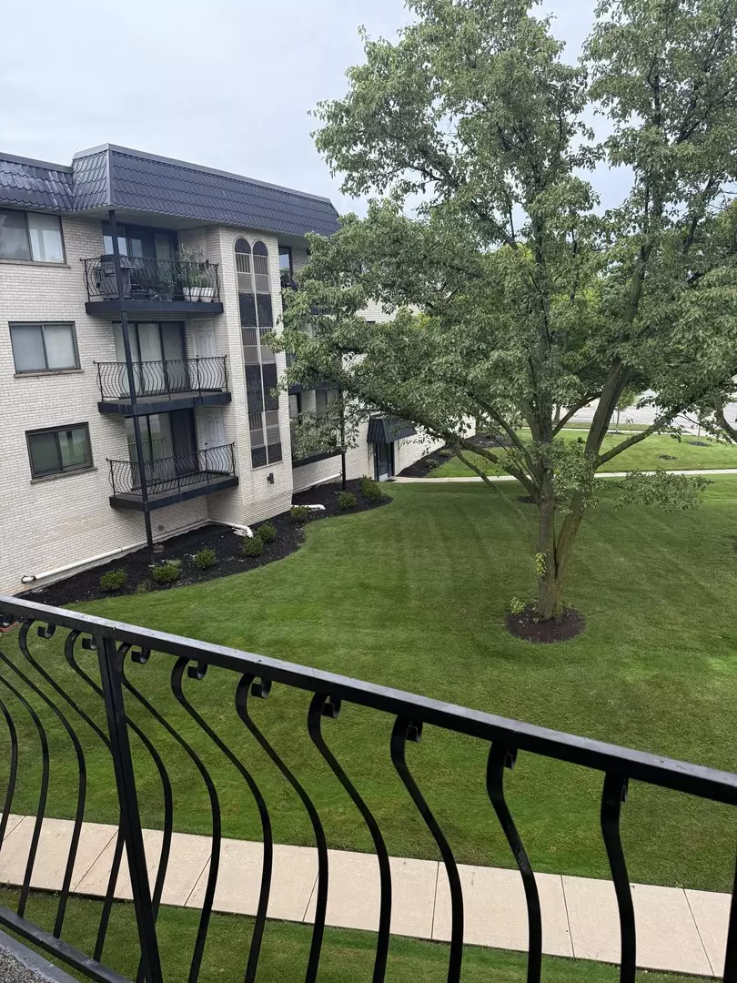 Norridge, IL 60706,6950 W Forest Preserve DR #202