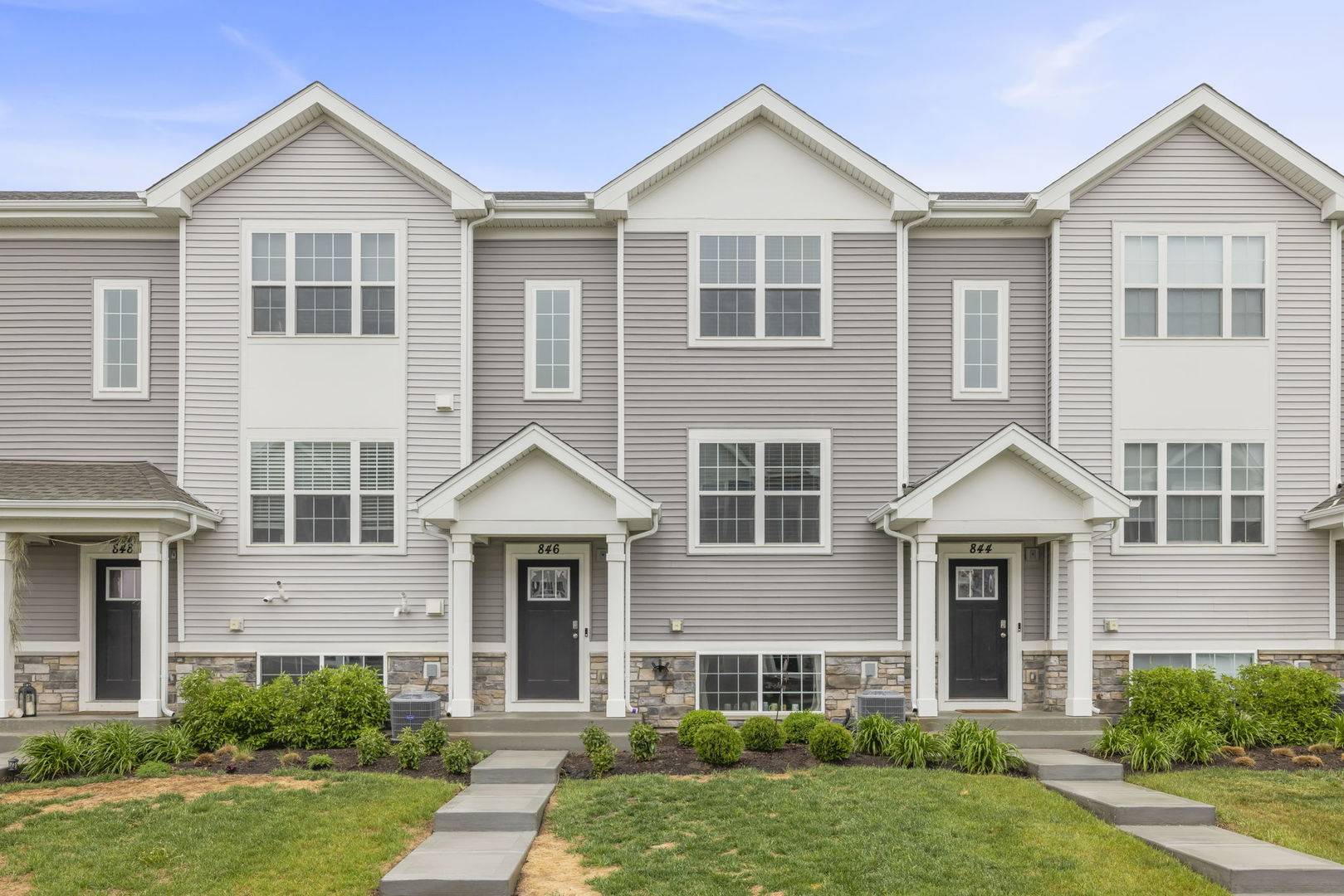 846 Briar Glen CT #846, Hampshire, IL 60140