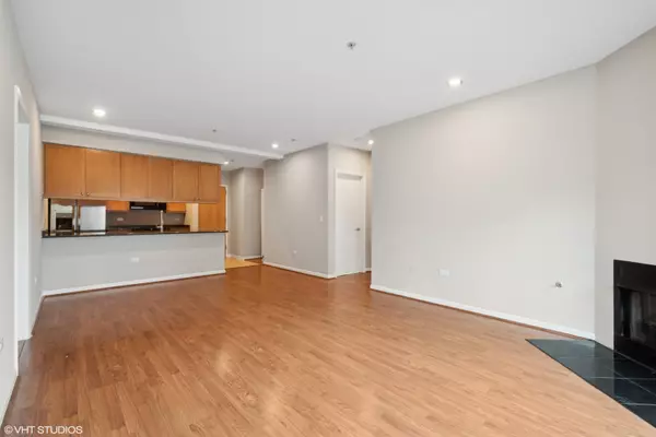 Evanston, IL 60202,1210 CHICAGO AVE #202