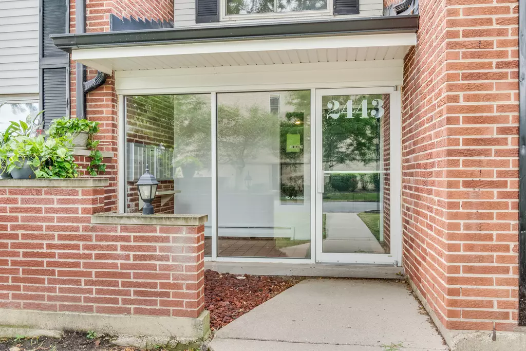 Arlington Heights, IL 60004,2443 E Brandenberry CT #2A