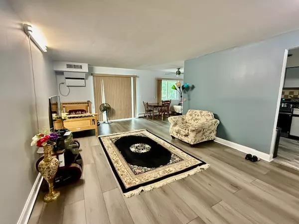 Arlington Heights, IL 60004,2443 E Brandenberry CT #2A