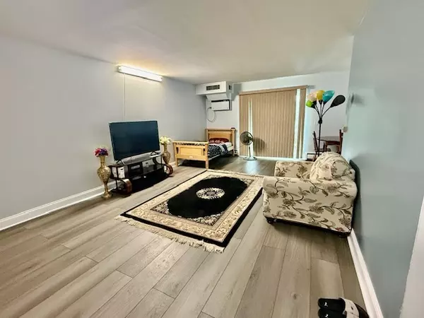 Arlington Heights, IL 60004,2443 E Brandenberry CT #2A