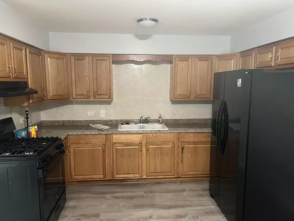 Addison, IL 60101,215 S Hale ST #8A